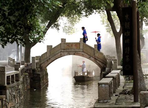 苏州古城的缩影，小桥流水、粉墙黛瓦的平江路