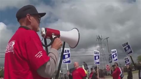 Chicago Ford workers rally in support of UAW strike | FOX 32 Chicago