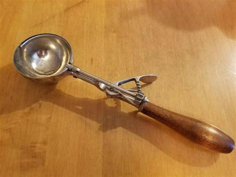 Authentic GILCHRIST 31, Number 8 Large Rare Ice Cream Scoop Antique ...