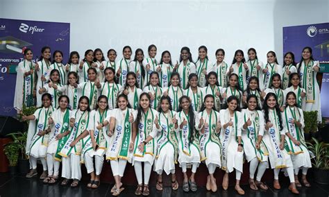 ఫైజర్ అటానమస్ టీమ్స్ ప్రోగ్రామ్ ద్వారా గ్రామీణ మహిళలకు ఉపాధిని ...