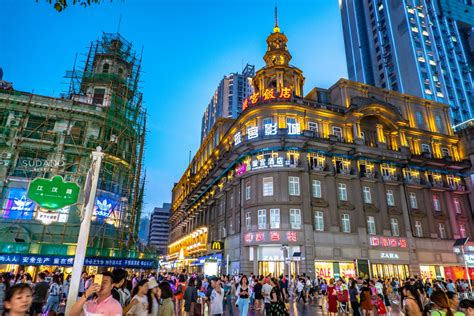 武汉百年商业老街，古朴古香好多老建筑，道路最长说是中国第一|江汉路|古香|商业街_新浪新闻