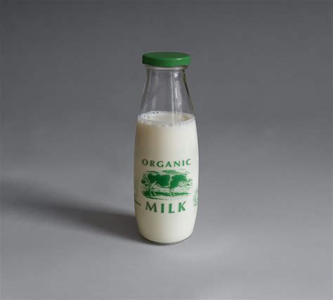 Organic Milk vs Regular Milk: Exploring the Differences and Health ...