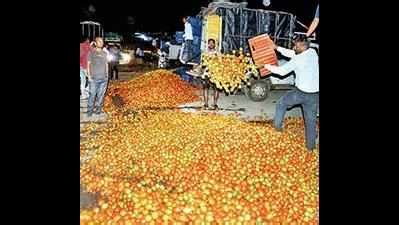 Maharashtra: Tomato crashes to Rs 3-6 a kg in wholesale market but ...