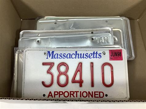 Lot - (16) Vintage Massachusetts License Plates