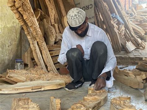 UP polls: Saharanpur wood artisans seek cap on price inflation, better ...