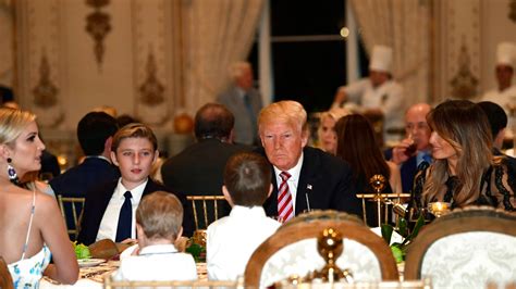 Trump and Melania host Thanksgiving dinner at Mar-a-Lago | Fox News
