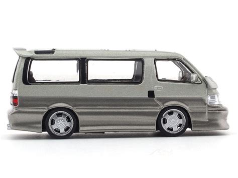 Toyota Hiace Wagon Custom 1:64 Tarmac Works diecast scale model ...