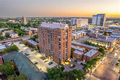 Oak Park, IL Apartment Photos | 100 Forest Place
