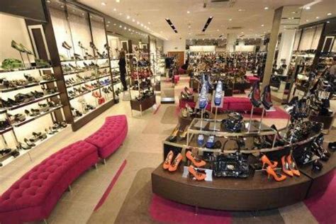 鞋店起名，有创意潮流的鞋子店铺名字_时尚