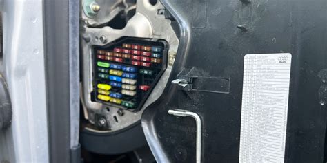 How to Test the Fuses on Your Car