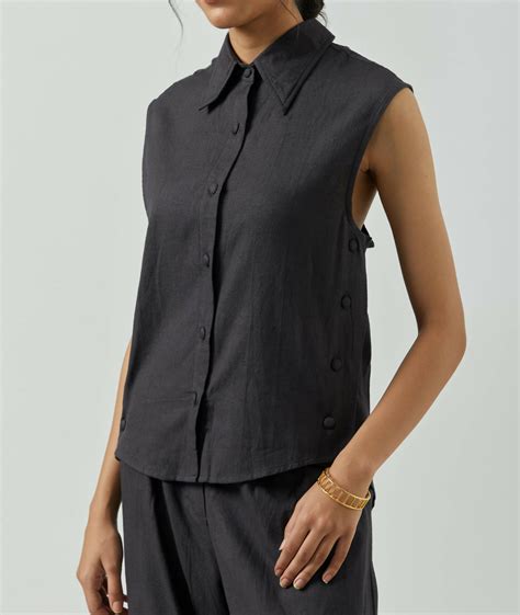 Buy this Oxford Ash Blouse by Markkah Studio on Refash – REFASH