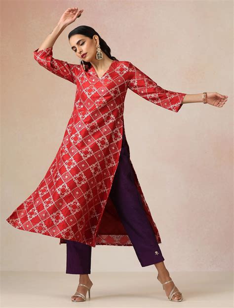 trueBrowns Red Brocade Straight High-Slit Kurta Set