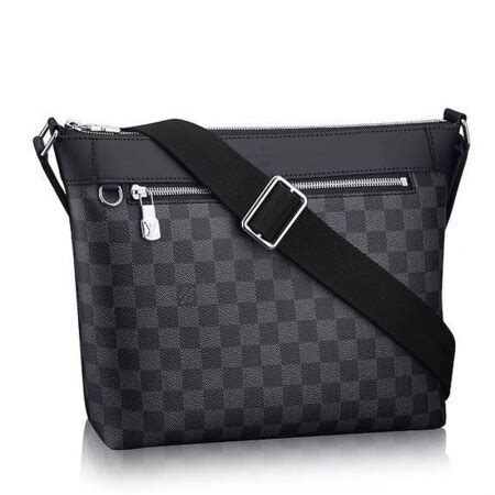 新包 | Louis Vuitton 上市男士纯黑色包包：Taurillon Monogram 压纹皮革 - iBag · 包包
