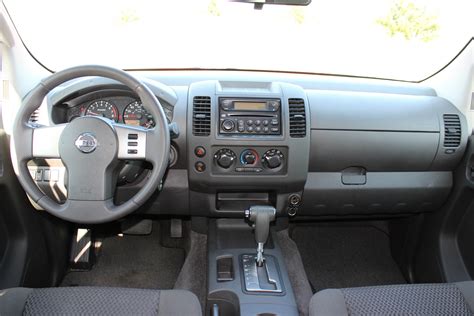 Nissan Frontier 2005 Interior