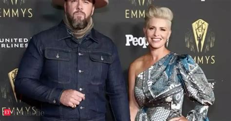 chris sullivan: 'This Is Us' star Chris Sullivan, wife Rachel Reichard ...
