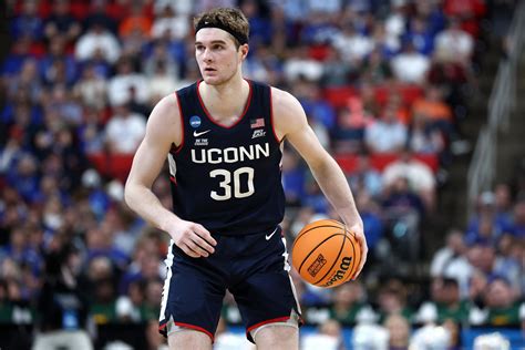 Liam McNeeley Declares for 2025 NBA Draft After 1 Season at UConn