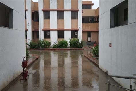 SIHM Sidhhpur Reviews on Placement, Faculty, Hostel by Students ...