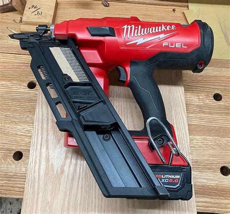 milwaukee m18 fuel framing nailers driving nails into wood