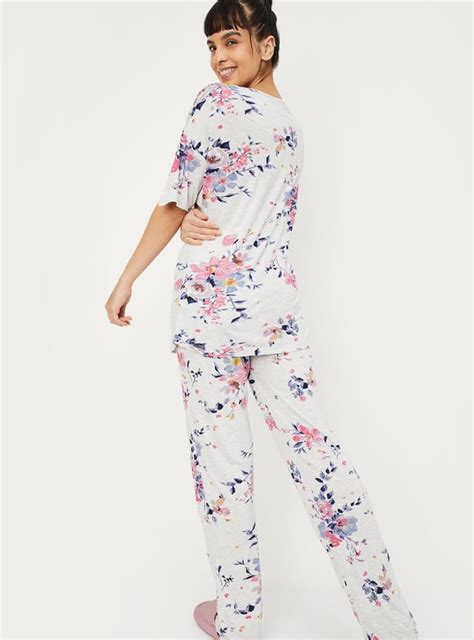 Buy Women Floral Print Pyjama Set Online at just Rs. 999.0 ...