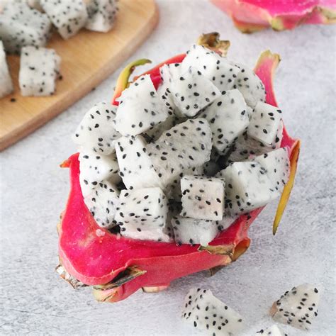 How to Cut Dragon Fruit - Clean Green Simple