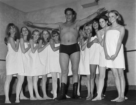 Andre the Giant's Extraordinary Height, Weight and Size in Pictures ...