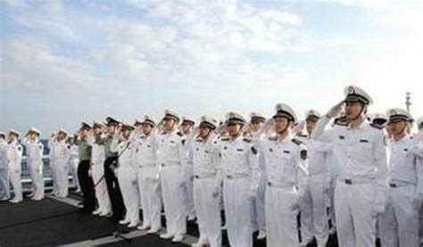 中国海军军装为什么会有两种颜色