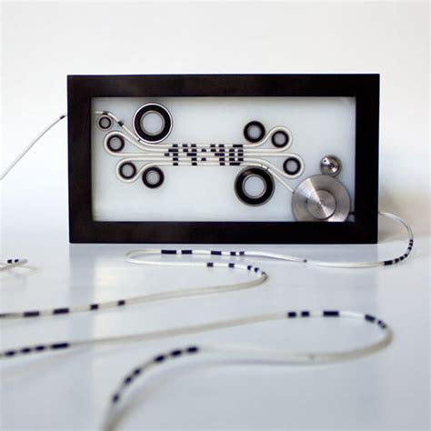 紐の時計。長さは1.2kmある。FLUX 1440 | まとめのインテリア - デザイン雑貨とインテリアのまとめ