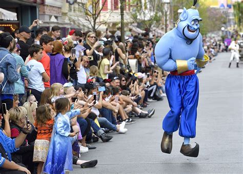 What Disney World's bumpy Genie Plus rollout could mean for Disneyland