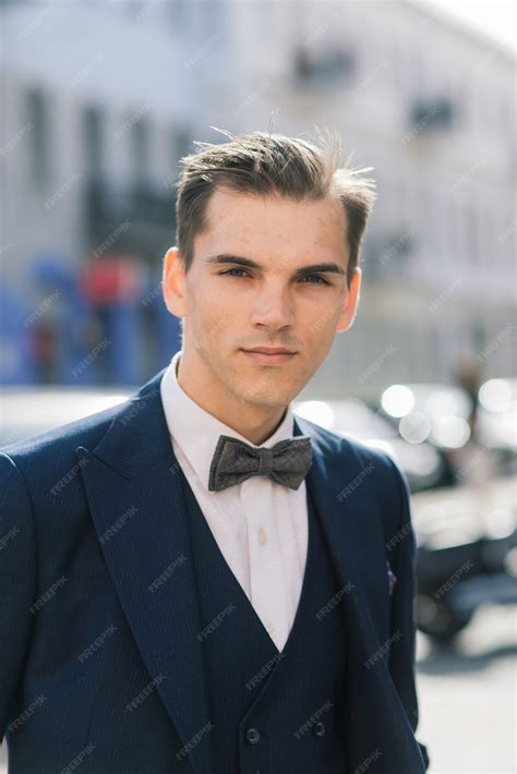 Attractive Businessman 的图像结果