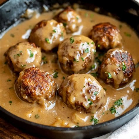 Meatballs and Gravy Recipe - Easy homemade recipes