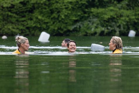 Swimming Outside 的图像结果
