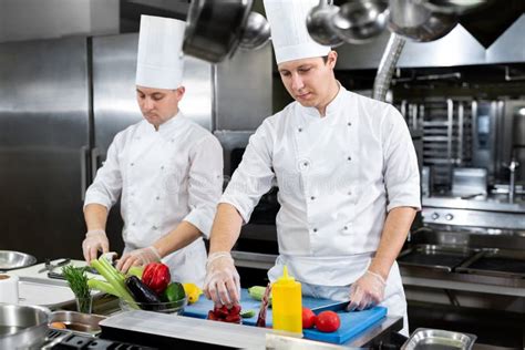 Busy Restaurant 的图像结果