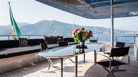 https://s1.cdn.autoevolution.com/images/news/gallery/a-decadent-masterpiece-onboard-the-iconic-dolce-gabbana-superyacht_7.jpg