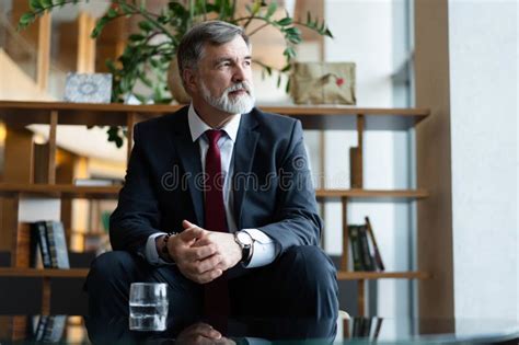 Old Business People 的图像结果