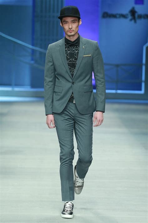 Dancing Wolves 的图像结果