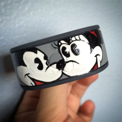 Vintage Mickey and Minnie Magic Band design. | Disney magic bands ...
