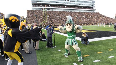 Swarmcast: Previewing Iowa football's open spring practice