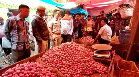 EB officers raid at Seoraphuli market, Hooghly to monitor the price ...