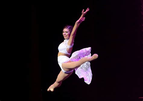 It’s good news: Ashley Marie Davis crowned Miss Queens at pageant in ...