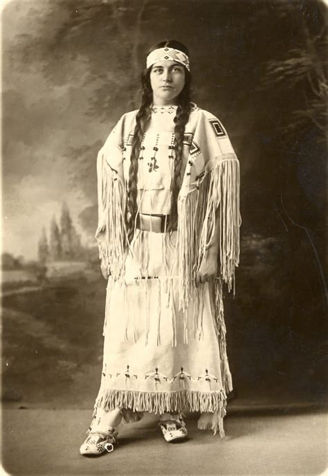 Traditional Female Native American Clothing