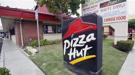 Restaurantes de comida rápida en California llevan a cabo despidos ...