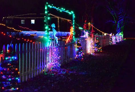 Watts up? There’s a holiday decorating battle in town: Olmsted Dates ...