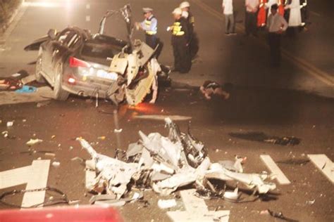温州7死1伤车祸现场 车身右侧几乎削平_ 视频中国