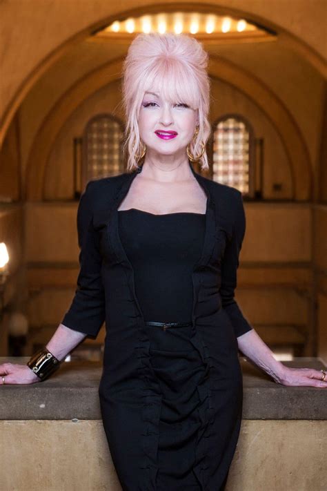 Cyndi Lauper: l'icona gay torna col country album "Detour" - Gay.it