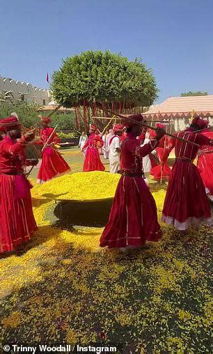 Elizabeth and Damian Hurley celebrate India's vibrant festival of Holi ...