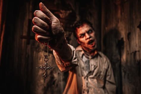 10 best haunted houses and attractions that will make you scream