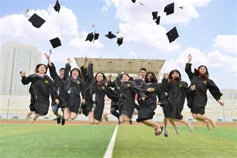 数据 | 24年间毕业生人数增超10倍，2023届毕业生就业更“难”？|界面新闻