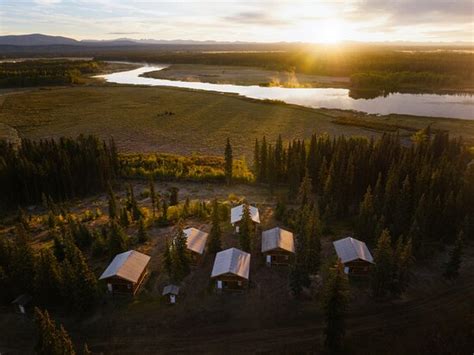 RED CARIBOO RESORT (Anahim Lake) - Lodge Reviews, Photos, Rate ...