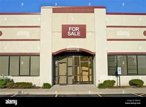 Commercial Retail Building Images 的图像结果