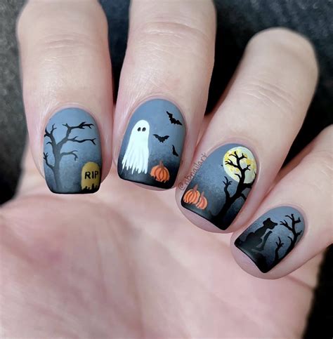 Spooky-Chic Halloween Nail Designs for Short Nails